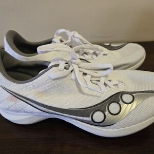 Sauchony Velocity Track Spikes WOMEN